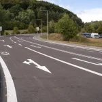 Po 30 rokoch sa dočkali 1,5 kilometra cesty. Stará nikam nevedla