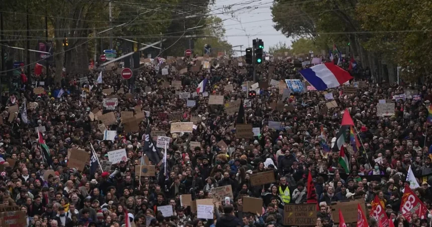Počas protestov vo Francúzsku zadržali 1314 osôb