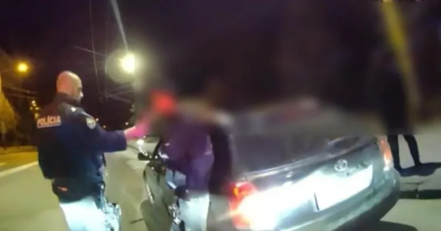 Polícia stavila auto bez svetiel: vodič bez vodičáku a s drogami v krvi
