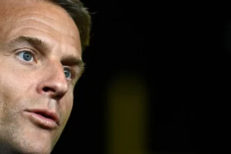 Popularita francúzskeho prezidenta Macrona klesla na historické minimum