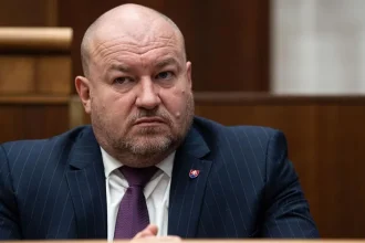 Poslanci okolo ministra Huliaka a ich ďalšie kroky v parlamente