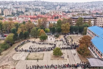 Predčasné parlamentné voľby na Slovensku sprevádza vysoká volebná účasť