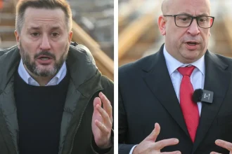 Ráž do Valla: Útočíš na mňa pre záchody, tvoje námestie je rovnaký hnoj