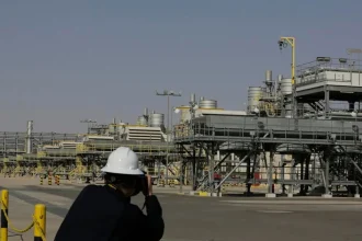 Šéf ropného giganta Aramco varuje: globálne rezervy ropy sú hrozivo nízke