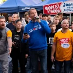 Seniora spacifikovala ochranka počas rozhovoru s Matovičom na mítingu