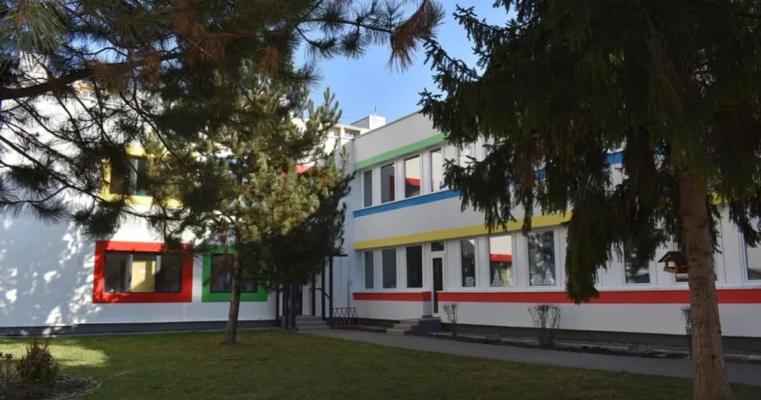 Škôlke roky unikali peniaze, chýbalo aj na papier a nožnice. Ekonómka dostala podmienku