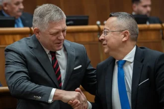 Smer si zmenil pravidlá, aby mohol dočasne vládnuť bez obmedzení