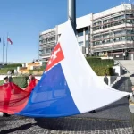 SNS pretlačila návrh zákona o Dni štátnej vlajky