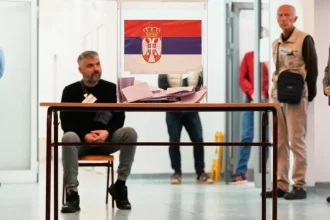 Srbsko dnes čakajú dôležité parlamentné voľby, ktoré rozhodnú o budúcom smerovaní krajiny