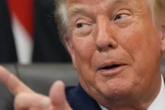 Trump chce ochromiť haagsky tribunál. EÚ hrozí odvetou