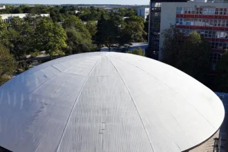 Univerzita prezradila, koľko stálo čistenie ikonickej kupoly. Firma použila dron