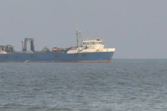 V Hormuzskom prielive horel tanker po zrážke s mínou