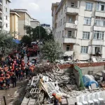V Istanbule sa zrútila budova, v troskách zostali ľudia