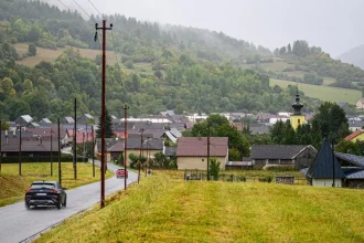 Vláda plánuje vyššie výdavky, samosprávy hľadajú úspory