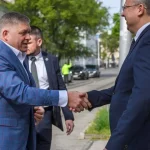 Vláda po skrývaní rokuje o rozpočte v pondelok, transakčnú daň nezruší
