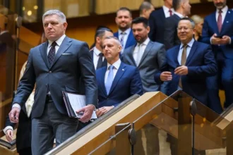 Vláda zvoláva bezpečnostnú radu, ruské hrozby nebudú prioritou, varuje expert