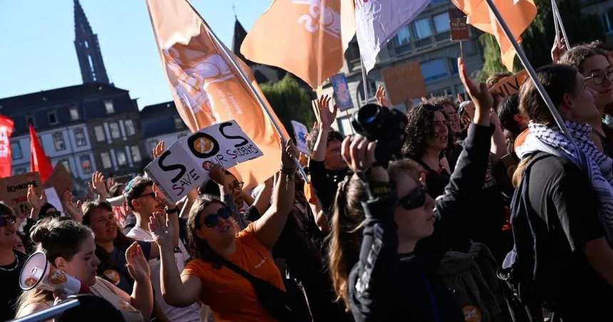 Vo Francúzsku sa do protestov zapojili aj odbory