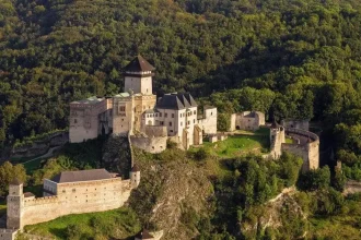 Vo Trenčíne sa uskutoční samit prezidentov krajín V4, zúčastní sa aj von der Leyenová