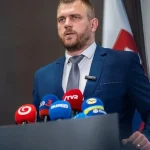 Vrtuľník, štvorkolka, chránené muchy, fiasko v župe a súd. Kto je Filip Kuffa?