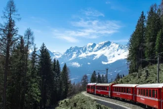 Z paliem do Álp: Bernina Express je jedným z najkrajších vlakov Európy