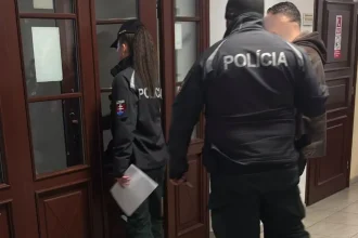 Zadržaný muž čelí obvineniu z obchodovania s ľuďmi po viac ako siedmich rokoch