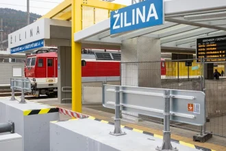 Železnice stále pátrajú po príčine rozsiahleho požiaru
