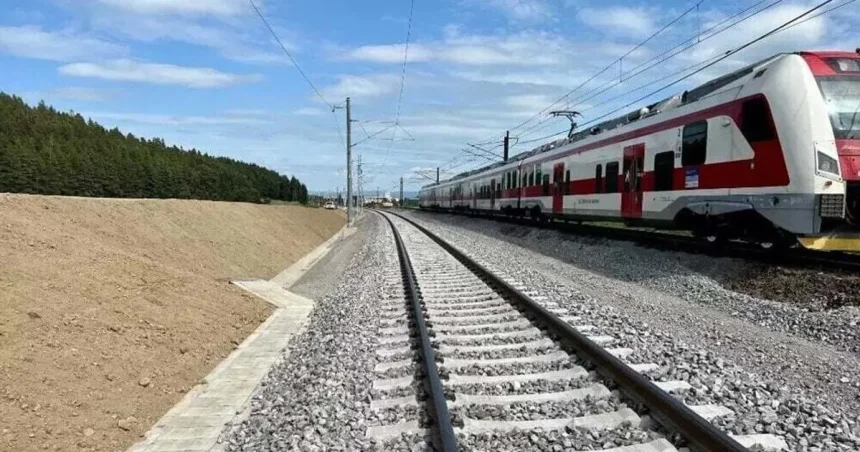 Železničiari: tlak sa vyplatil, hrozba štrajku ostáva