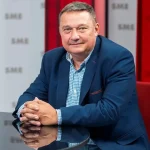 Zmeko: Ľudia by mali mať doma vodu na tri dni, nejde o paniku
