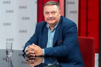Zmeko: Ľudia by mali mať doma vodu na tri dni, nejde o paniku